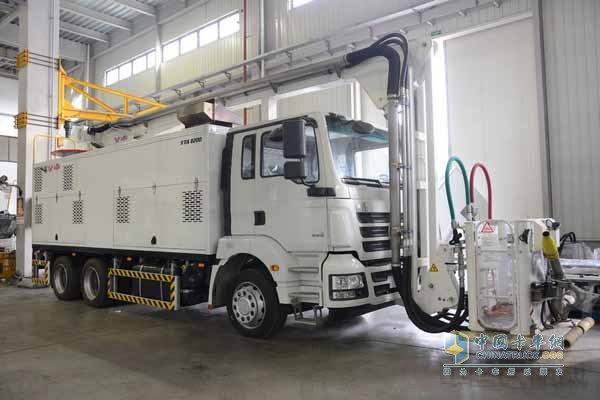 德龍3000系列底盤(pán)飛機(jī)除冰車