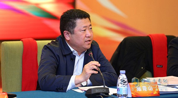 福田汽車集團副總經理、福田商用汽車集團常務副總裁、福田輕型商用車事業部總裁陳青山先生答記者問