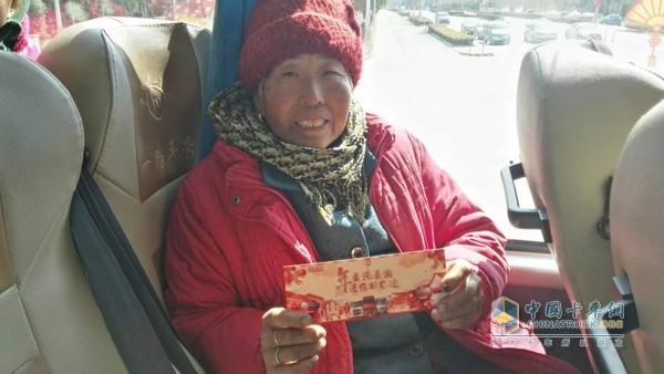 “年，豪沃、豪瀚送你回家過”活動車輛上的乘客