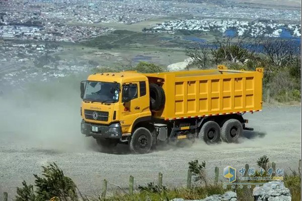 東風天龍KC自卸車