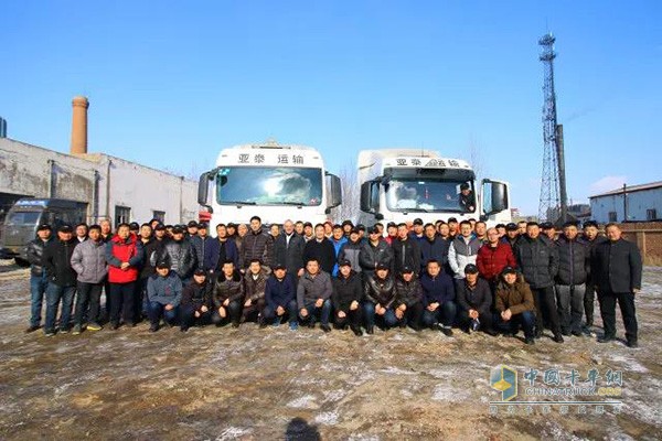 曼恩商用車中國與亞泰運輸攜手,為車隊中司機培訓留影