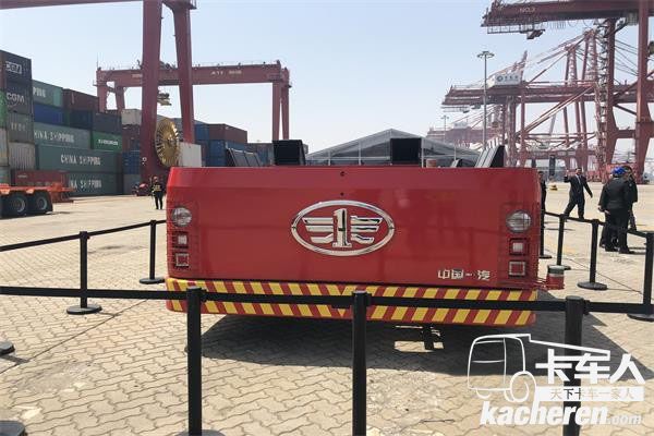 在現場演示中，ICV完成了自動裝卸運輸集裝箱的完整過程