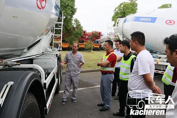 實(shí)地考察星馬專用車