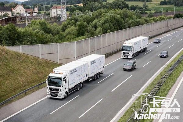 曼恩卡車上的列隊(duì)駕駛技術(shù)系統(tǒng)在98%的情況下都能平穩(wěn)運(yùn)行