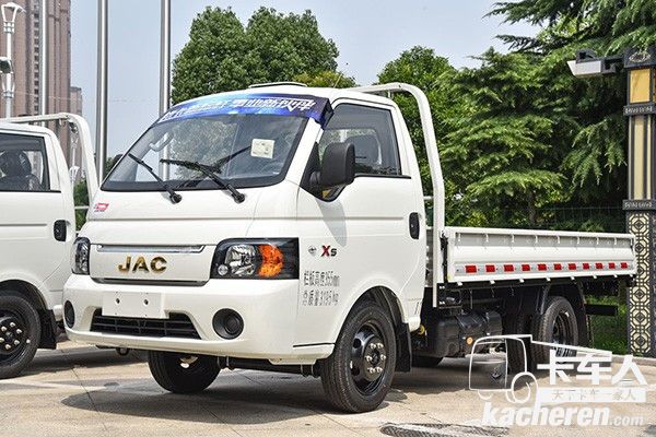 江淮X5轎卡外觀造型很時尚