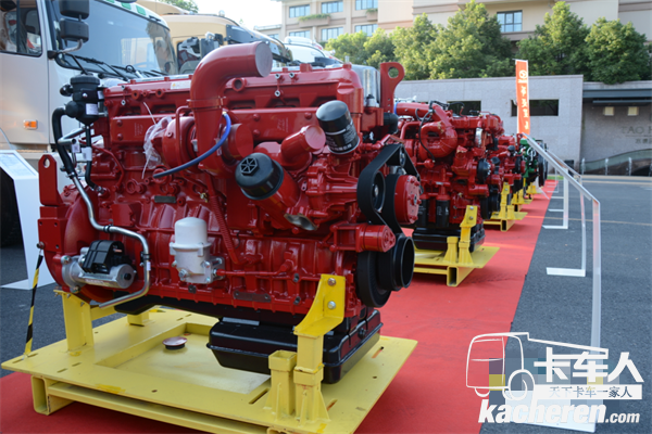  華菱星馬展出了6款8-13L發動機