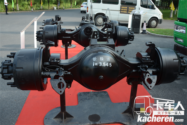 在2019年中商務大會現場，華菱星馬展出了3款漢馬車橋