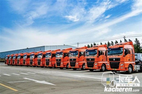 排列整齊的中國重汽無人駕駛純電動(dòng)卡