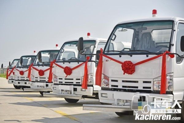 使用慶鈴底盤的開沃環衛車