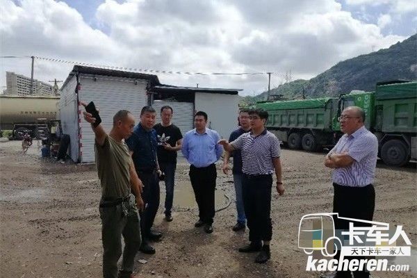 北奔重汽黨委副書記、總經理郭平曉調與用戶代表交流
