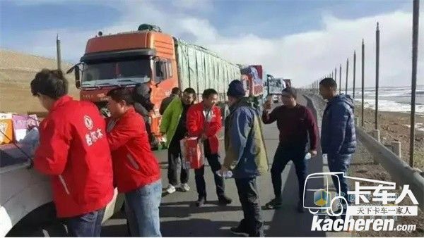 張海平到達(dá)現(xiàn)場工作