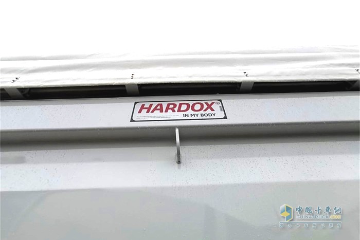 汕德卡上裝用料上乘，嚴把品質(zhì)關(guān)(進口瑞典HARDOX高耐磨鋼板材料)