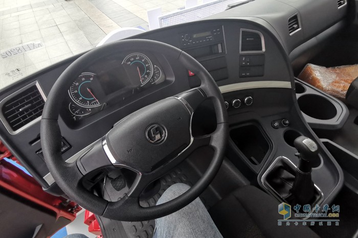 儀表盤(pán)也有了新“樣貌”