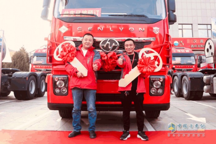 上汽紅巖 紅巖杰獅C6 牽引車 燃?xì)廛? height=