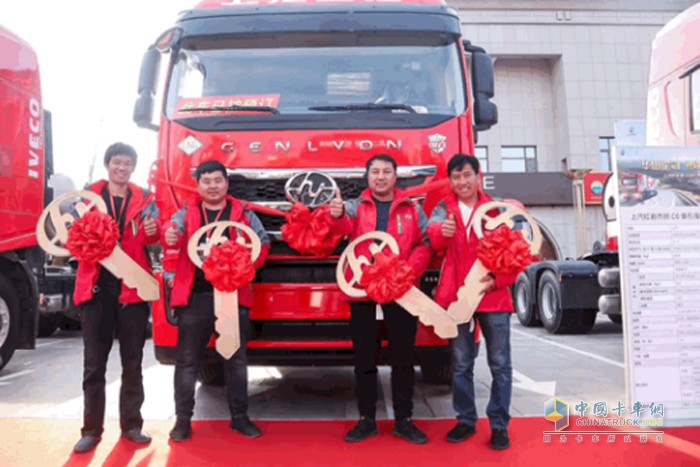 上汽紅巖 紅巖杰獅C6 牽引車 燃?xì)廛? height=