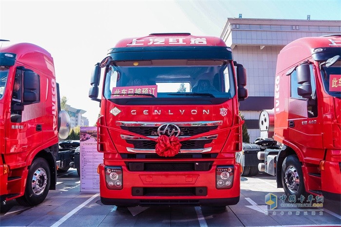 紅巖杰獅C6 LNG港口牽引車高效節能