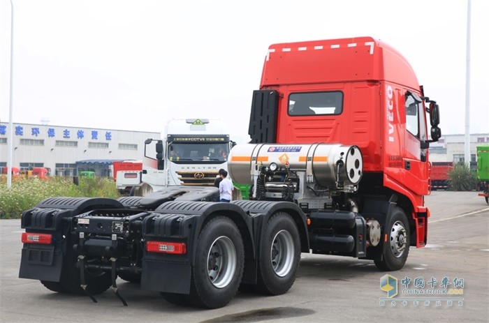 紅巖杰獅C6 LNG港口牽引車經濟效益升級