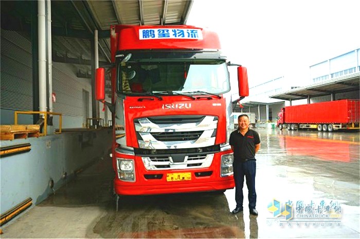 巨咖的表現讓鵬璽物流的劉隊長十分滿意