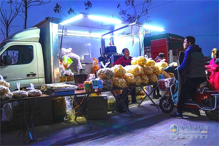 有福田祥菱微卡,晚上在夜市賣貨也很方便