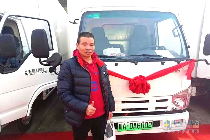 為慶鈴EV100電動(dòng)車點(diǎn)贊