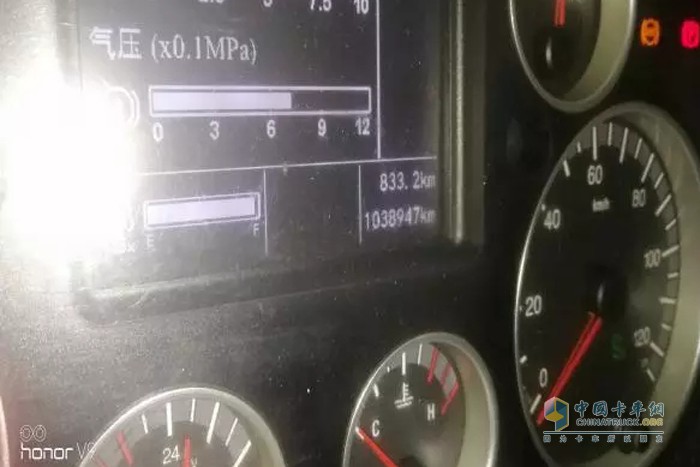 中國重汽 HOWO T7H “親人”服務 牽引車