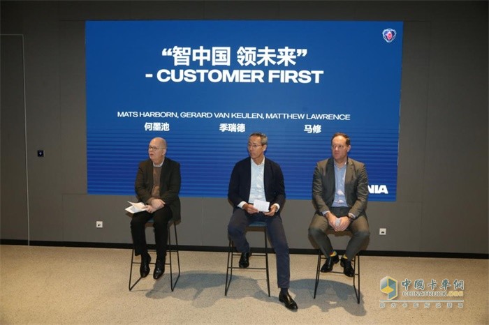 與會三位領導合影