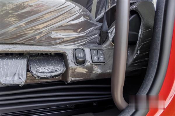 東風柳汽乘龍  牽引車