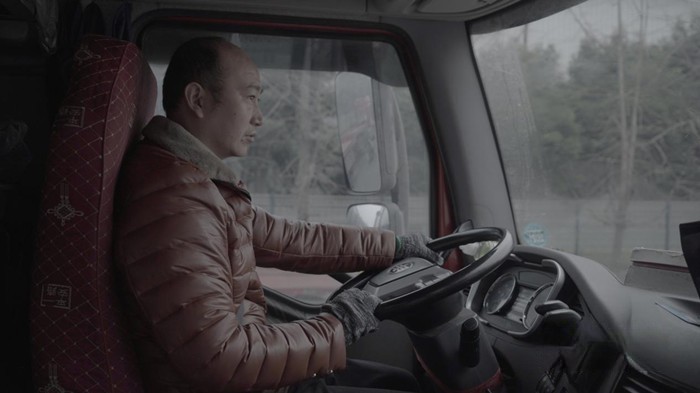 和丈夫結伴出門趕路，成為邱萍生活的一部分