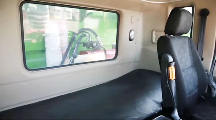 格爾發8×4砂石料運輸自卸車