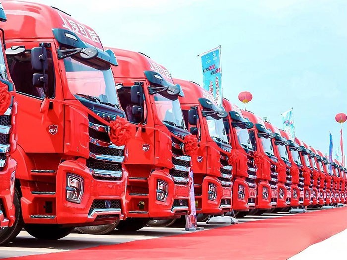 上汽紅巖杰虎H6子母車震撼發布