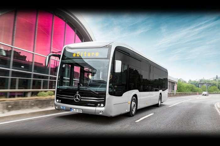 奔馳卡車來(lái)了！