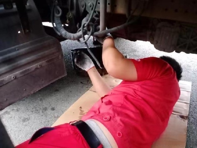 1號服務 保障物資運輸 江淮1卡攜手順豐速運共抗成都疫情