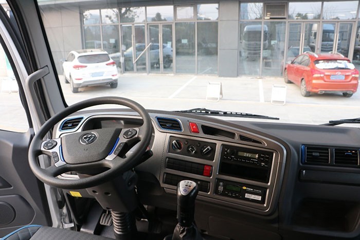 中卡當(dāng)做重卡開 半個月暢行5000多公里