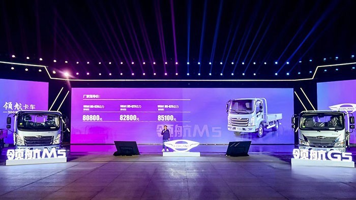 活動現場,福田汽車集團時代事業部領航營銷公司總經理 韓學鋒發布領航M5指導價及優惠政策