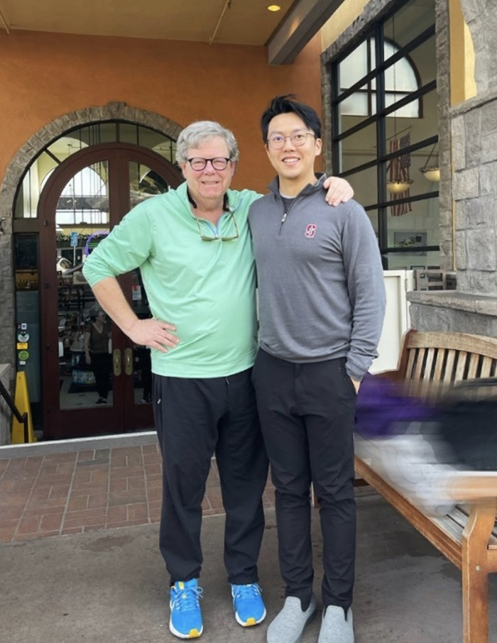 (左)J. B. Hunt聯合創始人Vin McLoughlin(右)葦渡科技聯合創始人、董事長兼CEO韓文