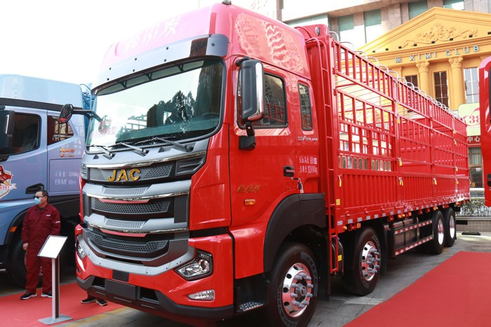 格爾發8×4 460馬力倉柵式運輸車