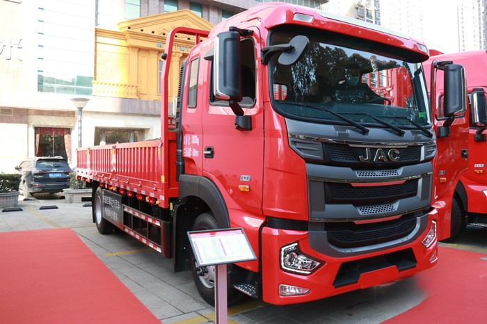 格爾發4×2 220馬力載貨車