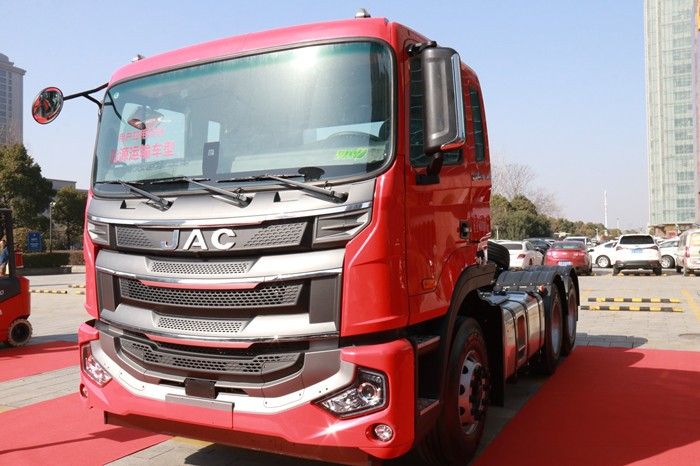 格爾發6×4 460馬力牽引車