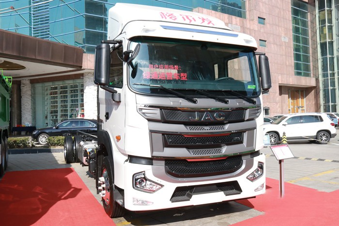 格爾發4×2混合動力載貨車