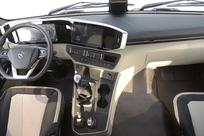 大運(yùn)重卡V7：讓兔年運(yùn)輸征途一路狂飆！