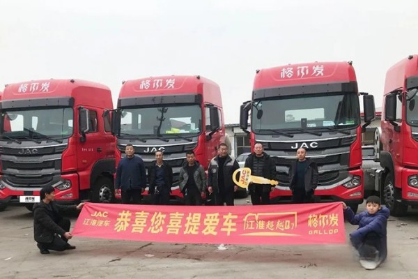 格爾發6×4燃氣牽引車助大客戶一展宏“兔”