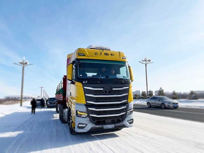 打造讓用戶放心的重卡,吳越俊零下46度親臨極寒測(cè)試現(xiàn)場(chǎng)慰問督戰(zhàn)