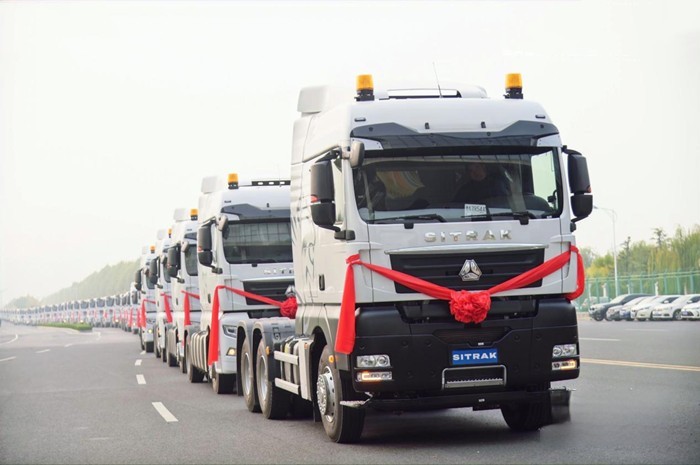 務(wù)實(shí)創(chuàng)新 中國(guó)重汽榮獲“2022-2023年度定制化海外運(yùn)輸裝備提供商”大獎(jiǎng)