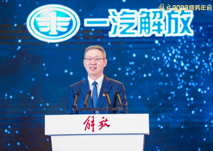 以25.7%的終端份額引領市場，以27.9萬輛確?！半p第一” 一汽解放亮劍2023！