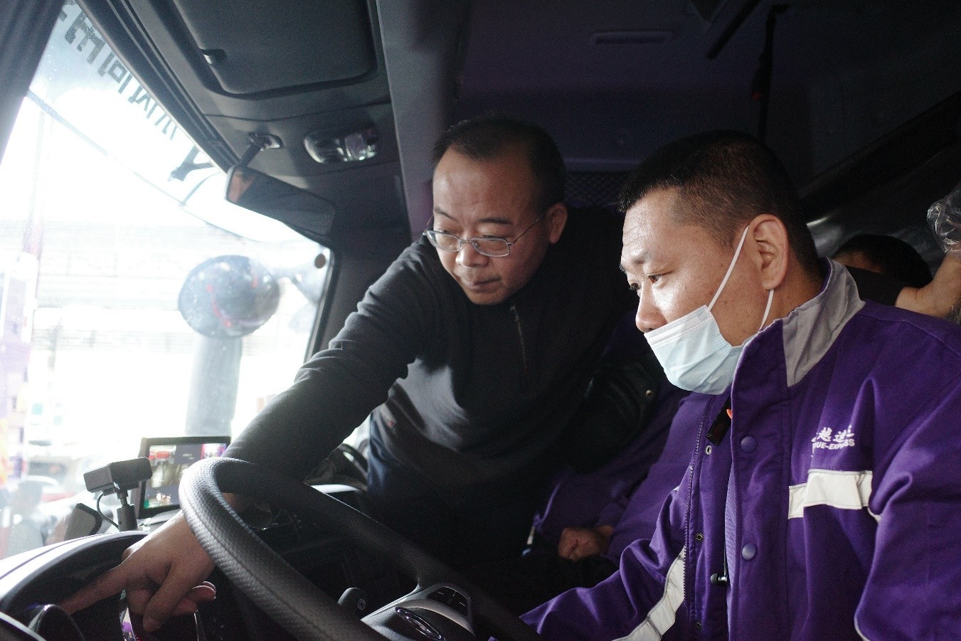 東風天錦KR翼展車批量交付 東風商用車助力跨越速運運力升級