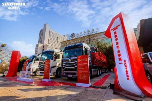 “疆煤外運”盈運之王加冕 中國重汽豪沃子母車再升級