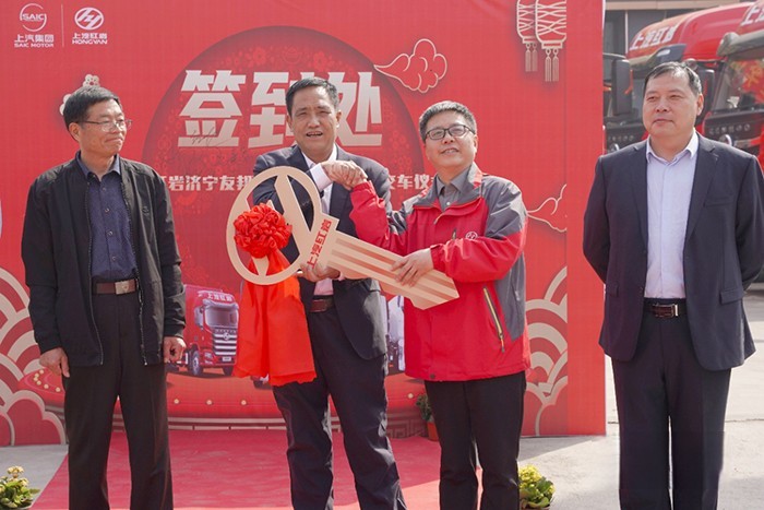 助力長(zhǎng)途煤炭高效運(yùn)輸，紅巖杰虎H6牽引車批量交付山東用戶