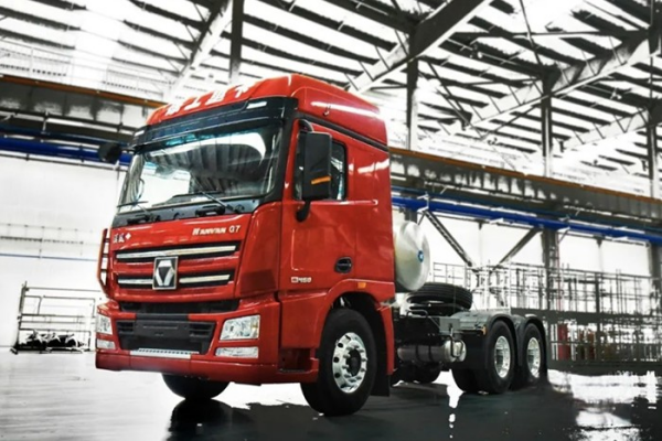 徐工LNG牽引車批量交付內蒙客戶