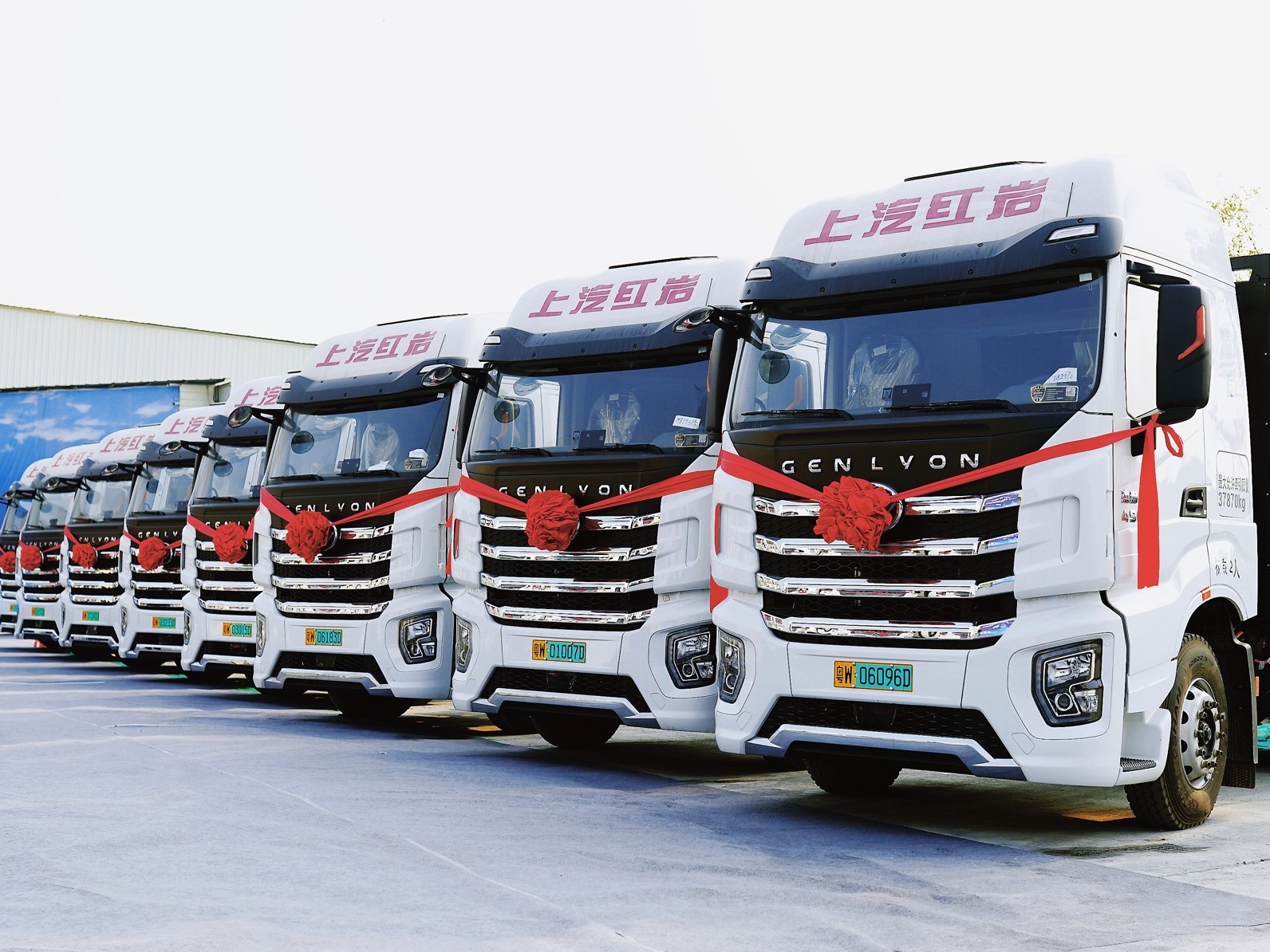 上汽紅巖純電動新能源重卡在廣東云浮批量交付