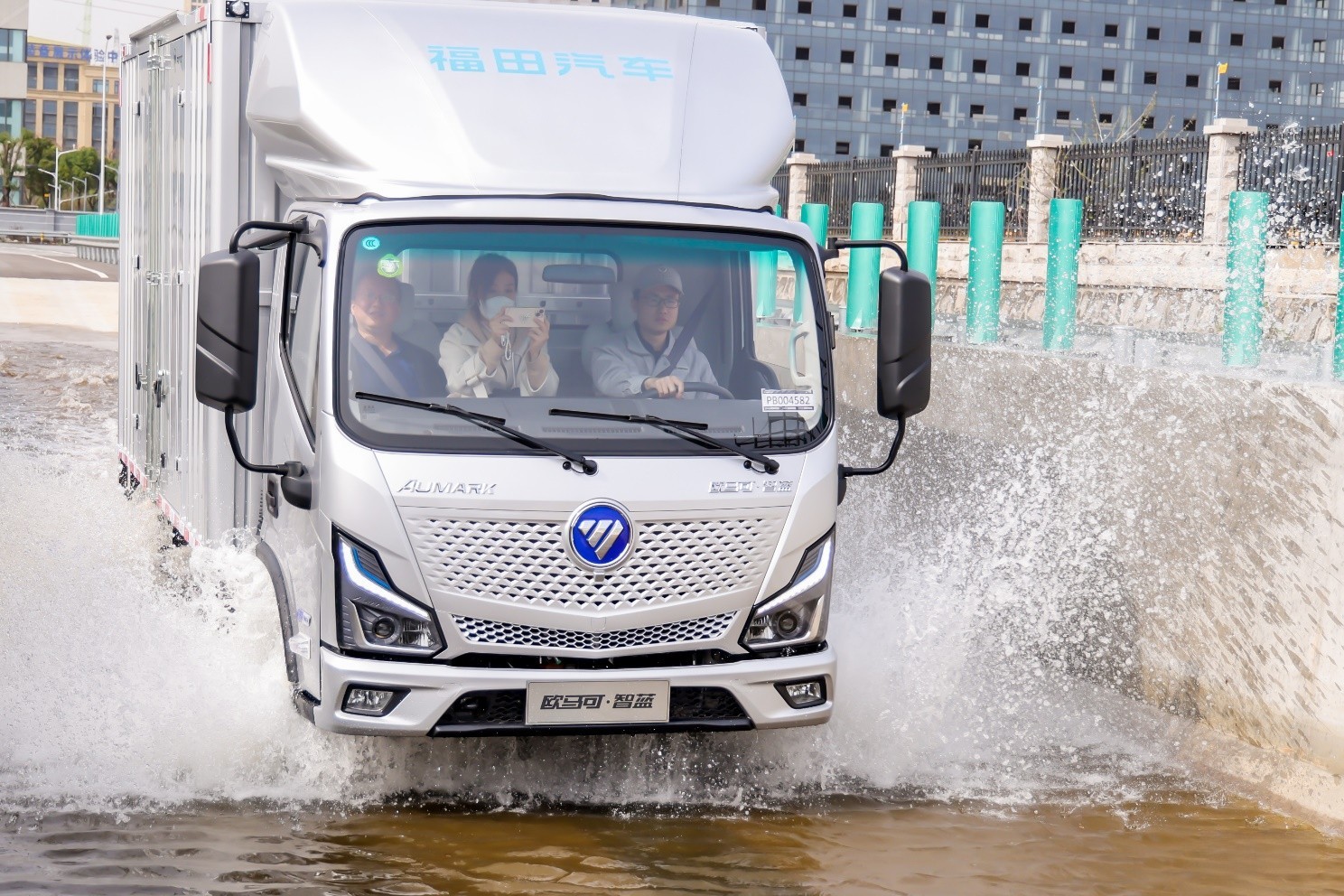 新能源輕卡戰火“燃”到混動領域!歐馬可為何能快人一步?